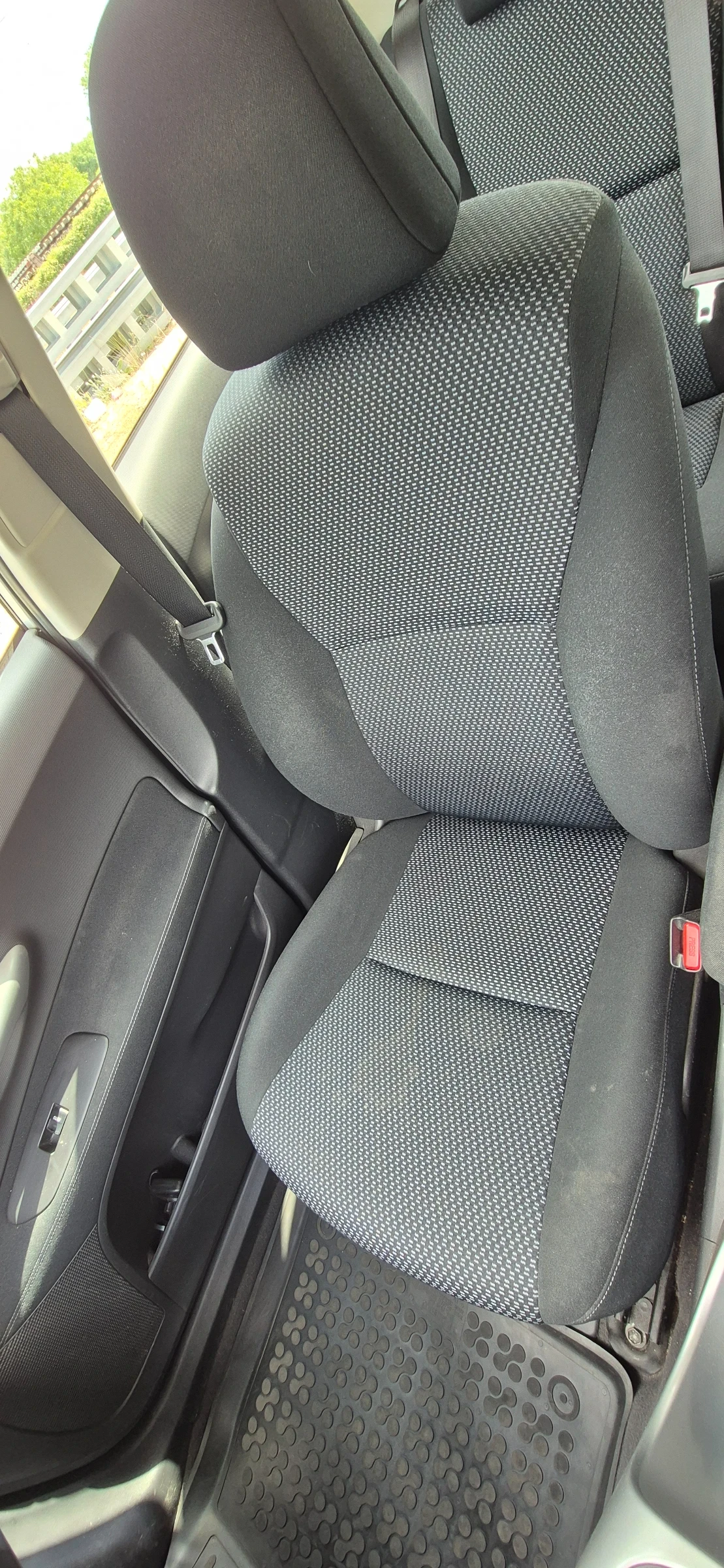 Toyota Auris 1.4 VVT-I, снимка 11 - Автомобили и джипове - 55164708
