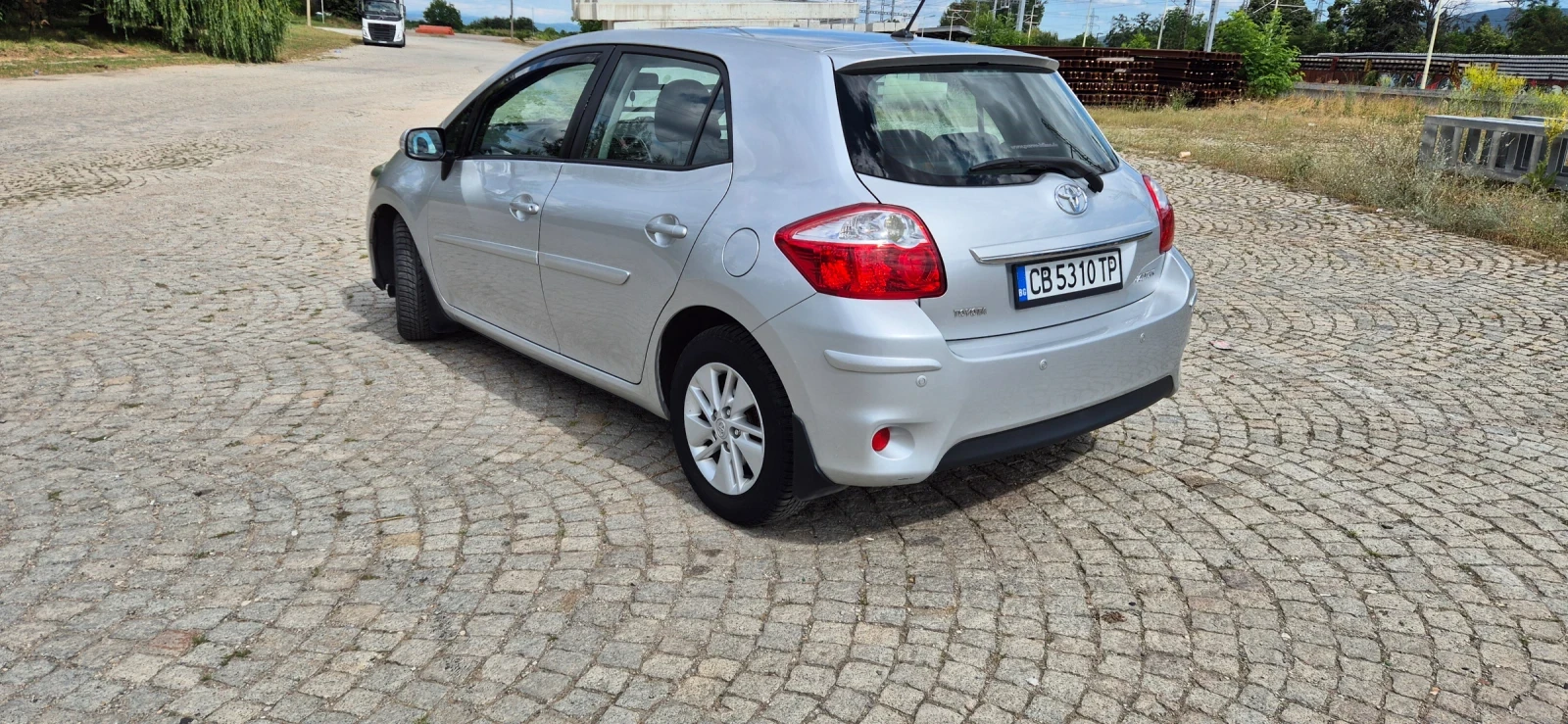 Toyota Auris 1.4 VVT-I, снимка 3 - Автомобили и джипове - 55164708