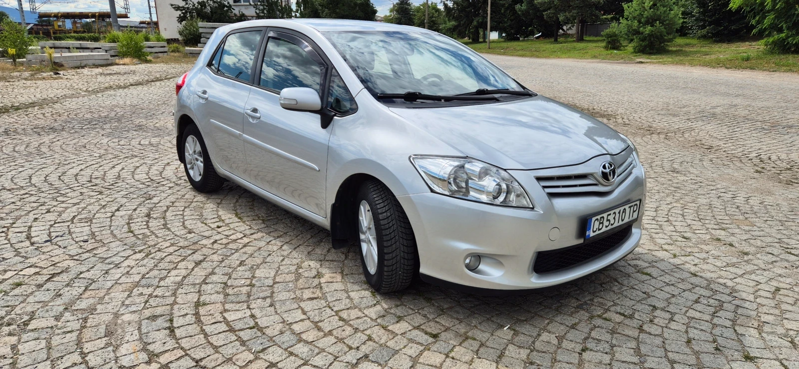 Toyota Auris 1.4 VVT-I, снимка 2 - Автомобили и джипове - 55164708