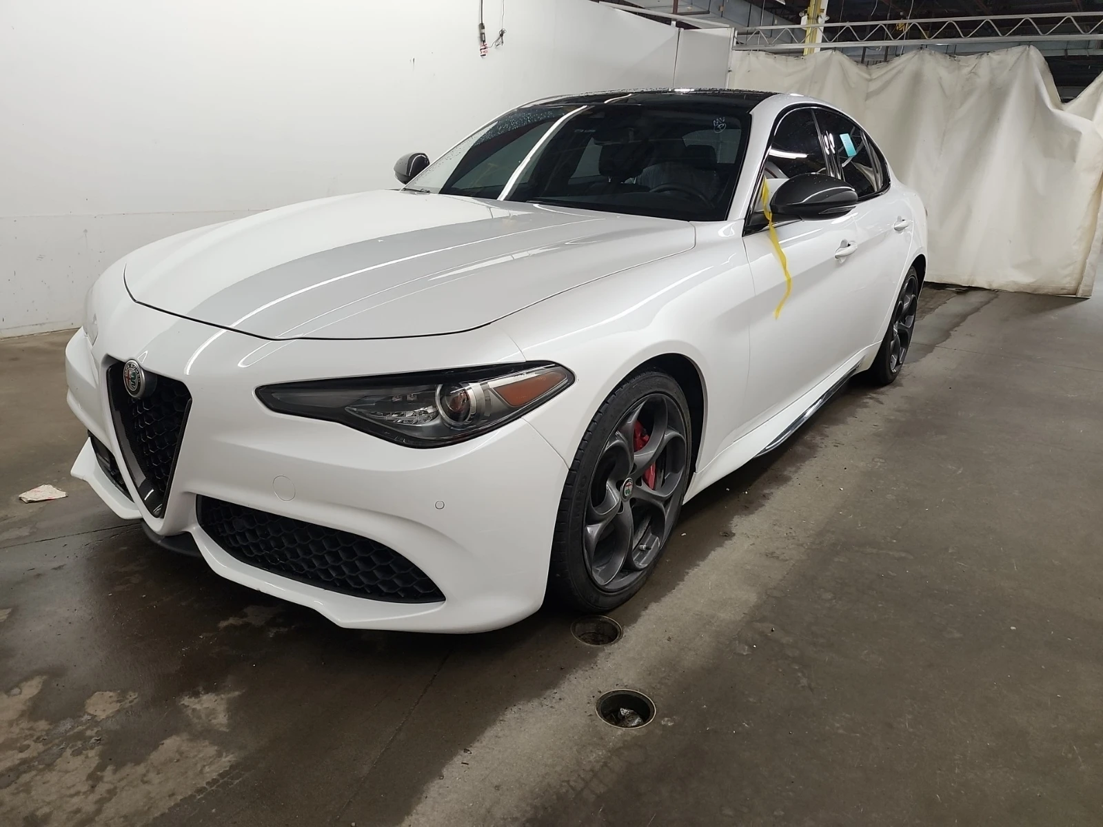 Alfa Romeo Giulia TI SPORT CARBON* AWD* H&K* PANO* DISTRONIC* , снимка 3 - Автомобили и джипове - 55173280