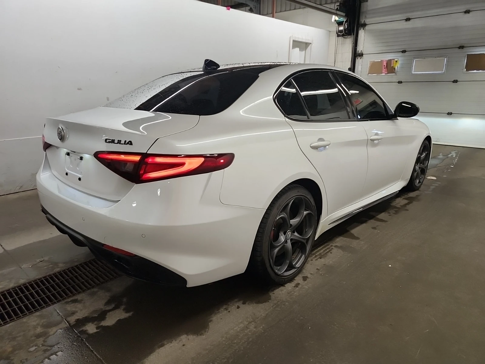 Alfa Romeo Giulia TI SPORT CARBON* AWD* H&K* PANO* DISTRONIC* , снимка 5 - Автомобили и джипове - 55173280