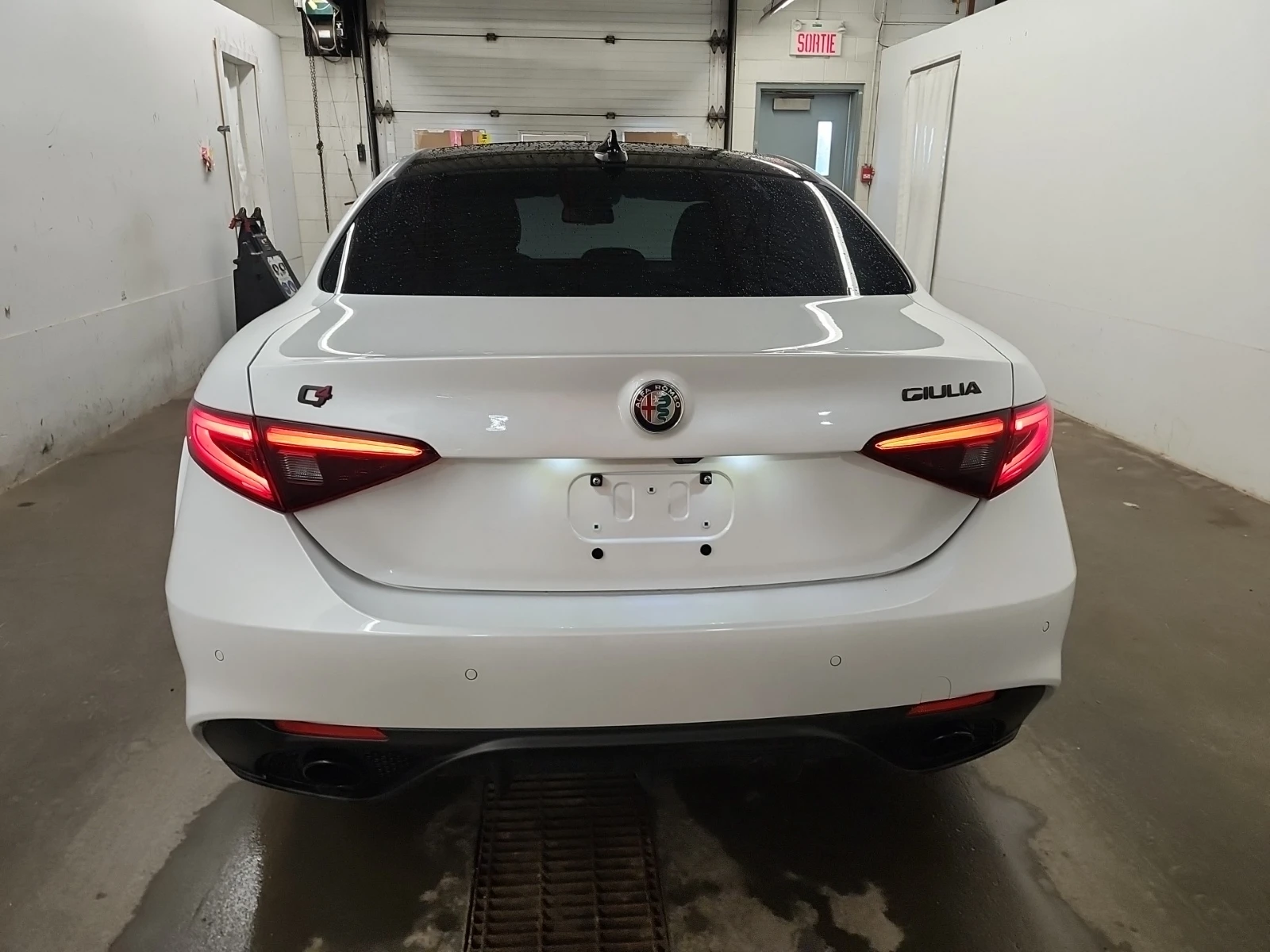 Alfa Romeo Giulia TI SPORT CARBON* AWD* H&K* PANO* DISTRONIC* , снимка 6 - Автомобили и джипове - 55173280