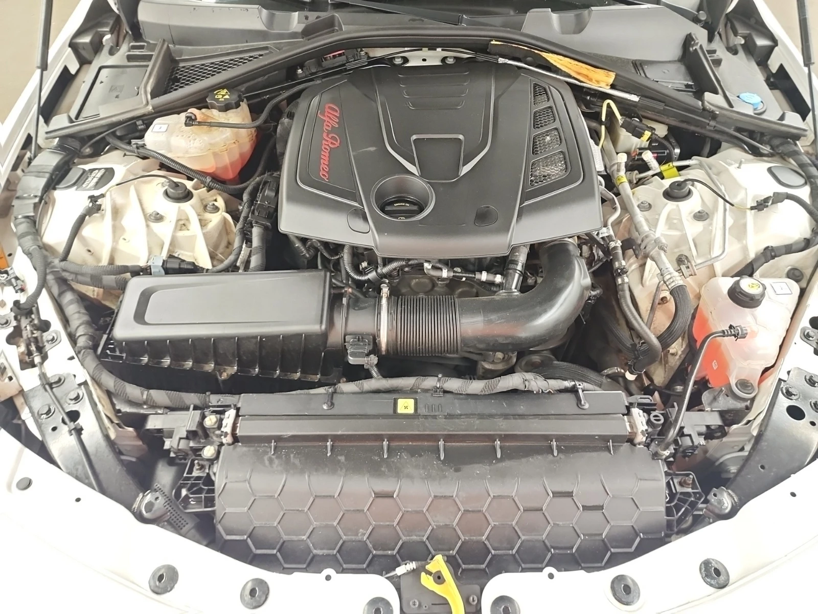 Alfa Romeo Giulia TI SPORT CARBON* AWD* H&K* PANO* DISTRONIC* , снимка 17 - Автомобили и джипове - 55173280