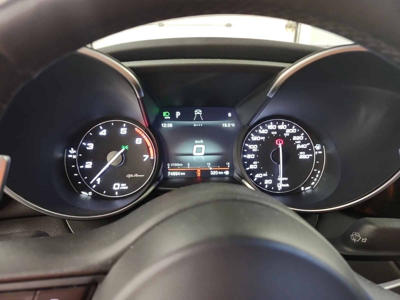 Alfa Romeo Giulia TI SPORT CARBON* AWD* H&K* PANO* DISTRONIC* , снимка 15 - Автомобили и джипове - 55173280