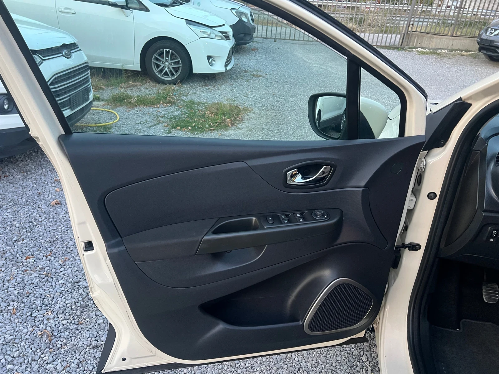 Renault Captur 1.5cdi , снимка 11 - Автомобили и джипове - 55772665