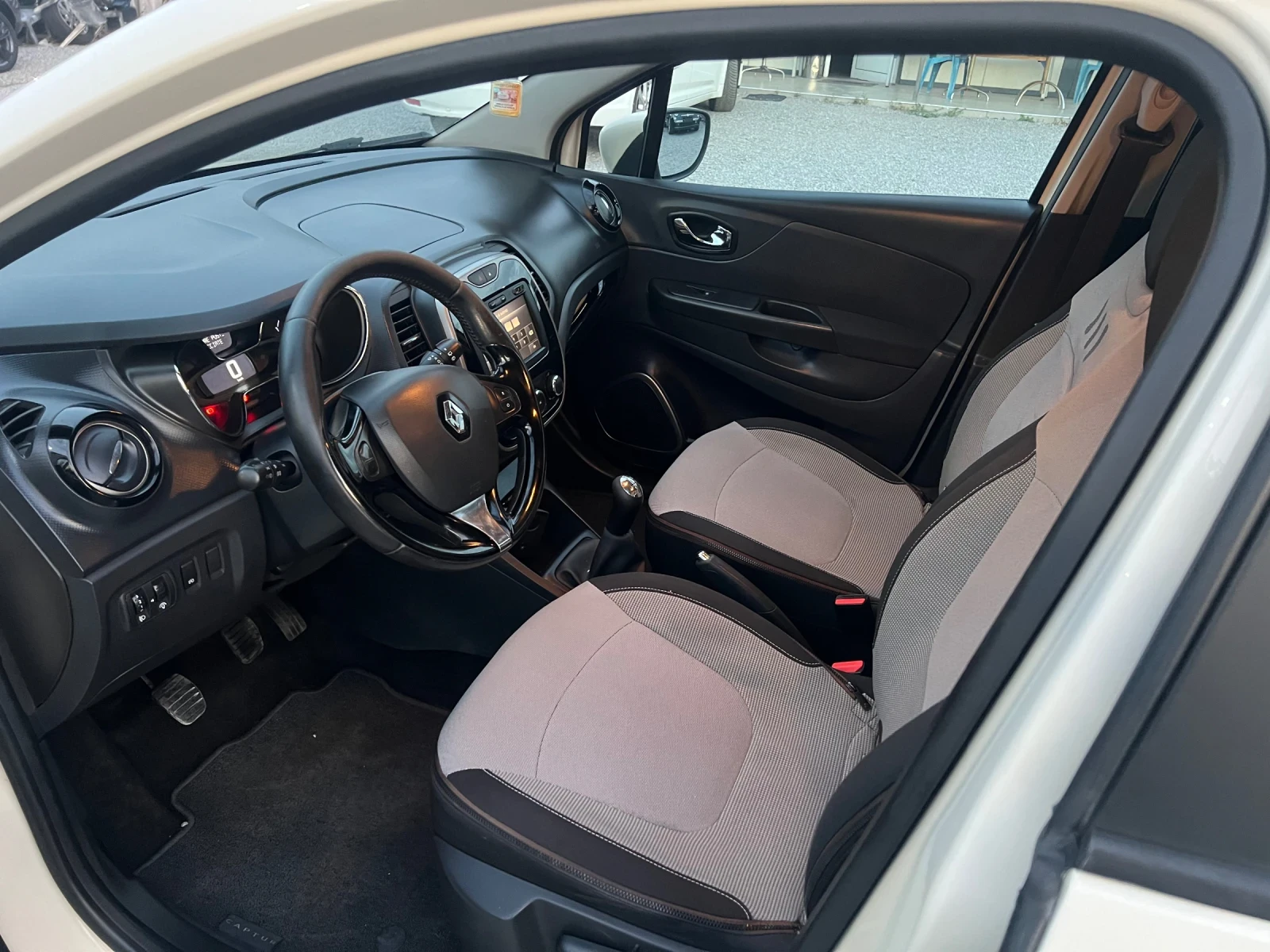 Renault Captur 1.5cdi , снимка 7 - Автомобили и джипове - 55772665