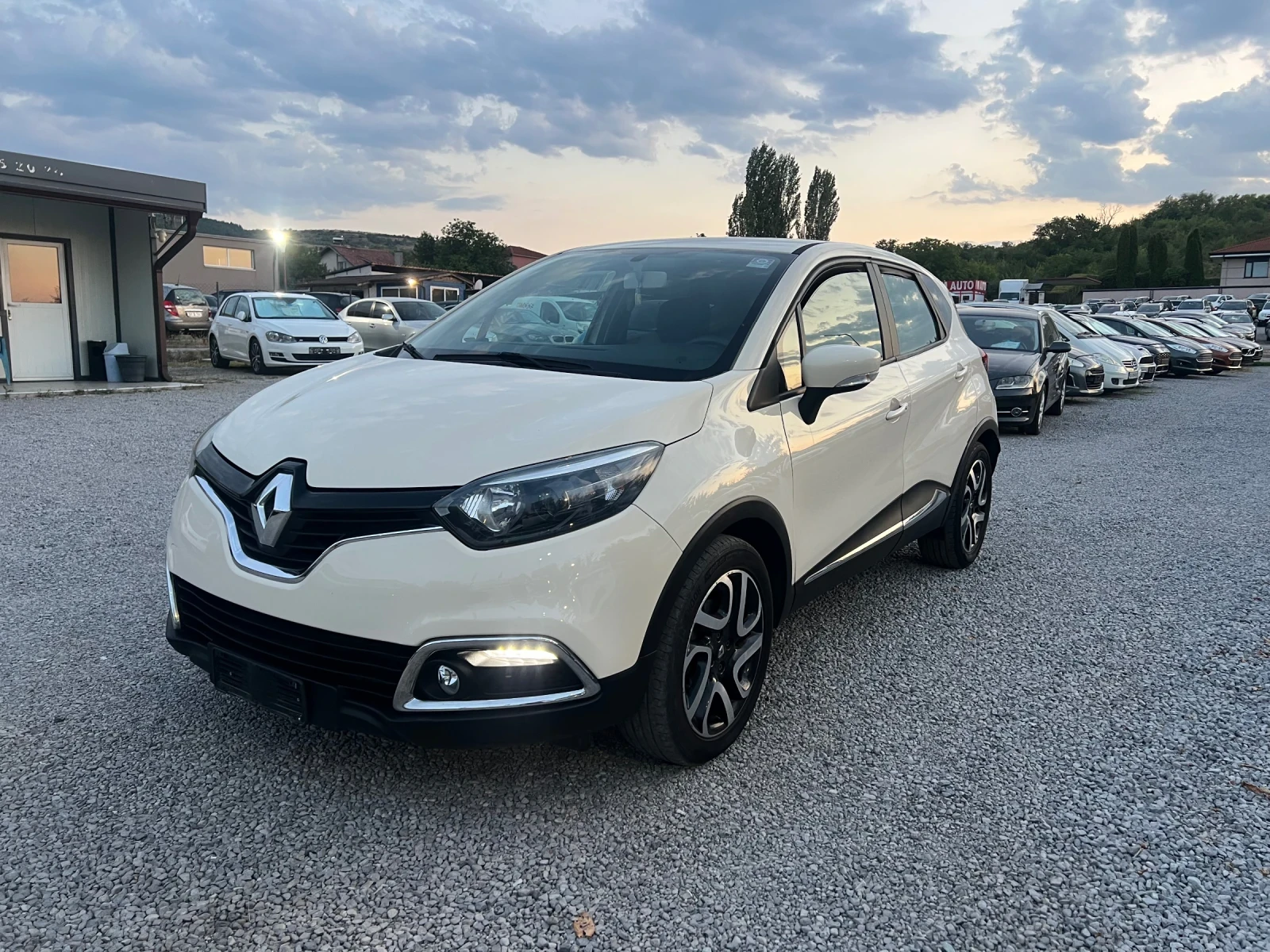 Renault Captur 1.5cdi , снимка 3 - Автомобили и джипове - 55772665