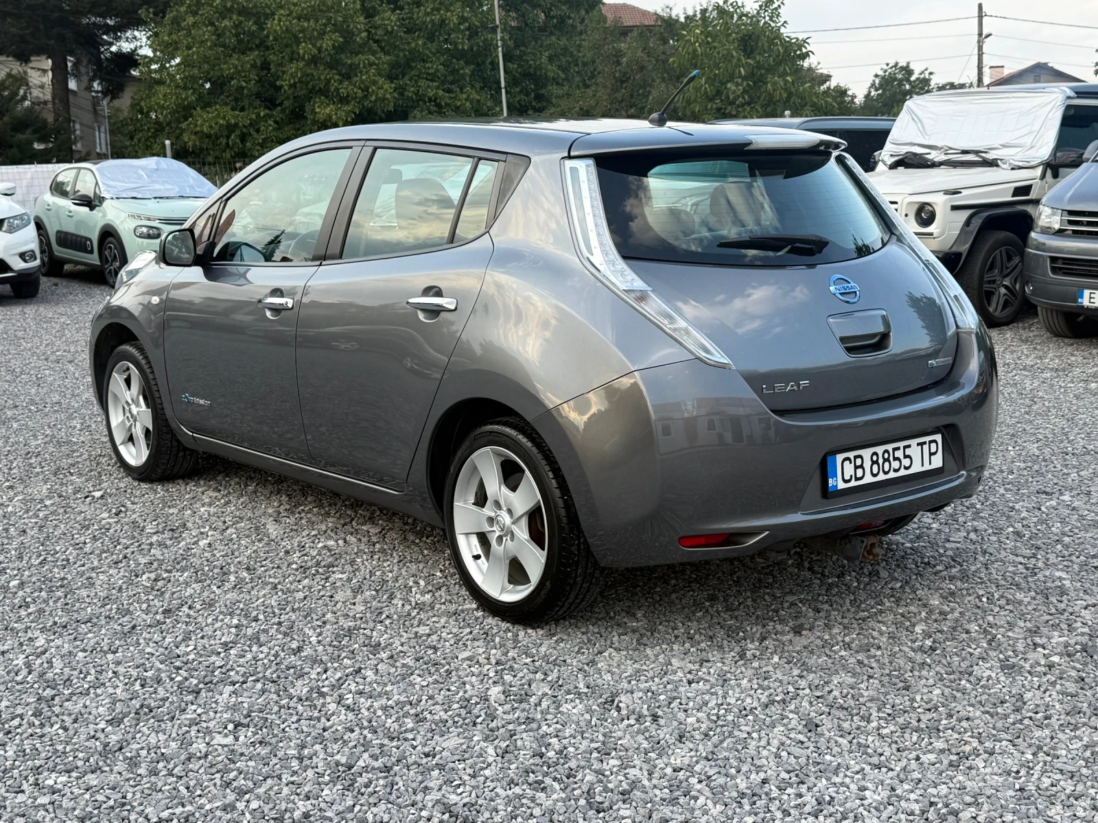 Nissan Leaf  24 kWh (109 кс) 101 000km . Зимни/Летни гуми, снимка 8 - Автомобили и джипове - 56046938