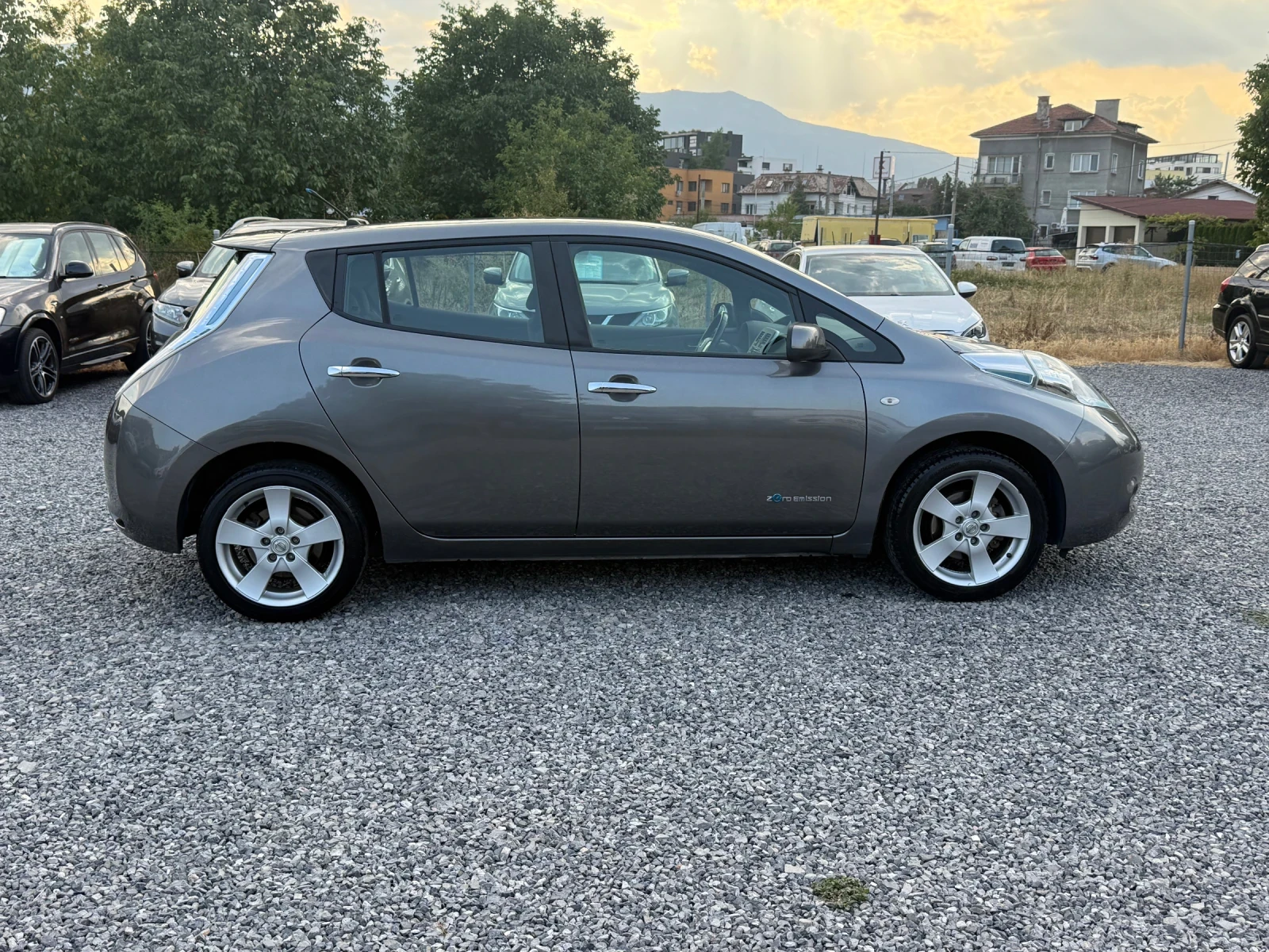 Nissan Leaf  24 kWh (109 кс) 101 000km . Зимни/Летни гуми, снимка 5 - Автомобили и джипове - 56046938
