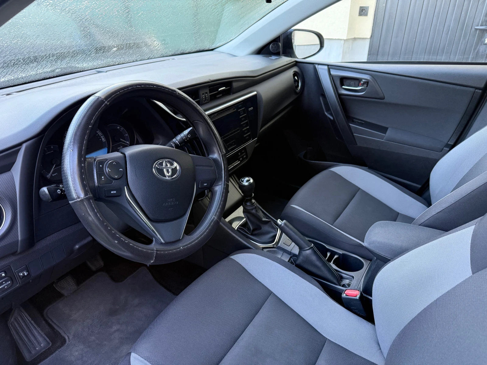 Toyota Auris, снимка 9 - Автомобили и джипове - 56593001