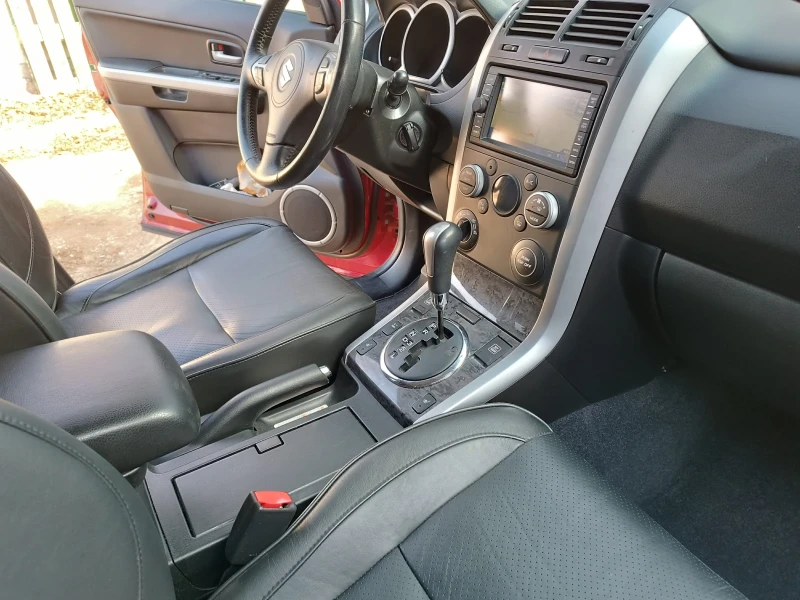 Suzuki Grand vitara 2.4-16V Газ, снимка 10 - Автомобили и джипове - 48204125