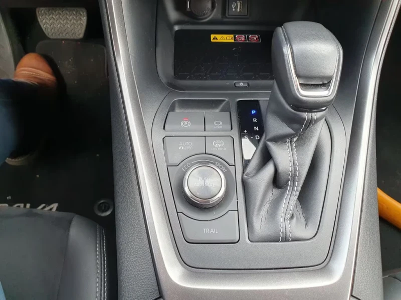 Toyota Rav4 GR-SPORT/306HP/HUD/CAM/NAVI/LED/KLESS/180g, снимка 11 - Автомобили и джипове - 51451134