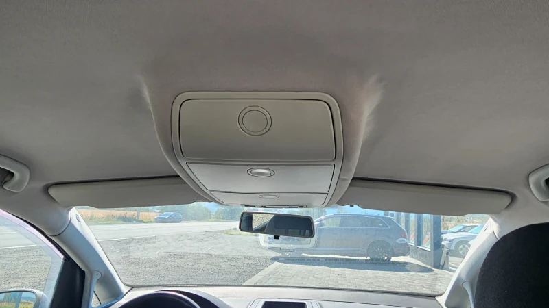 VW Touran 1.6i---GPL--5 Места, снимка 17 - Автомобили и джипове - 51613817