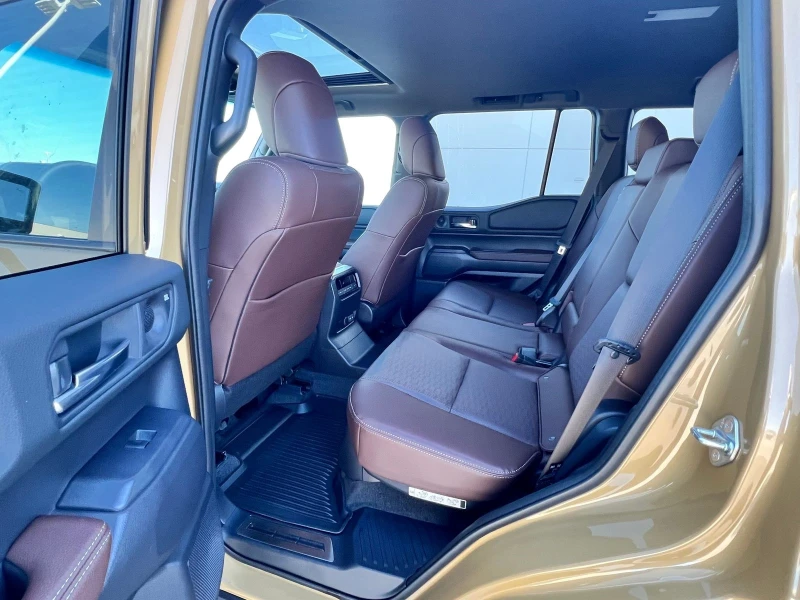 Toyota Land cruiser Land Cruiser 250, Месечна вноска от 1300 лв., снимка 14 - Автомобили и джипове - 52377772