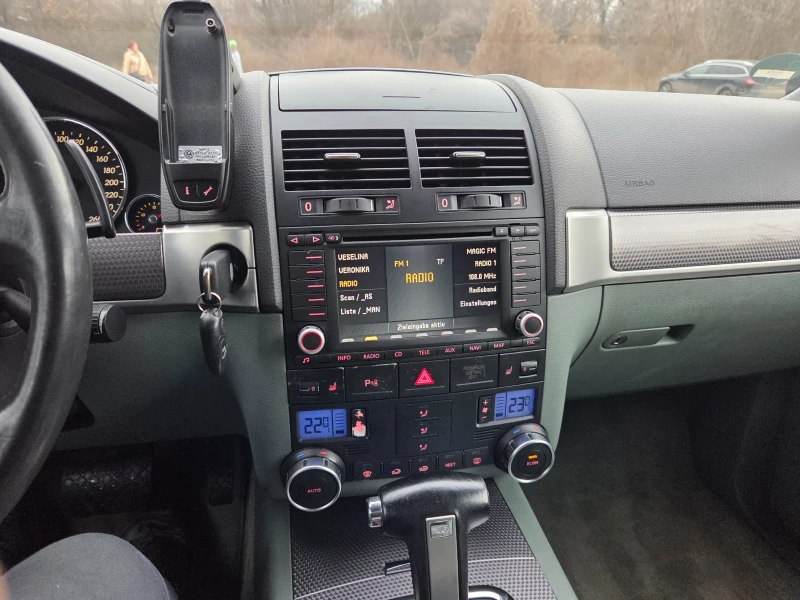 VW Touareg, снимка 10 - Автомобили и джипове - 53225357