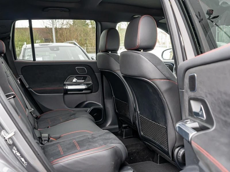 Mercedes-Benz GLB 250 4-MATIC AMG-LINE PANORAMA BURMESTER NIGHT , снимка 12 - Автомобили и джипове - 52012387