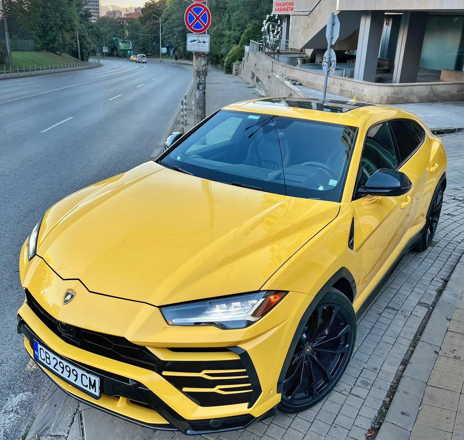 Lamborghini Urus  - изображение 8