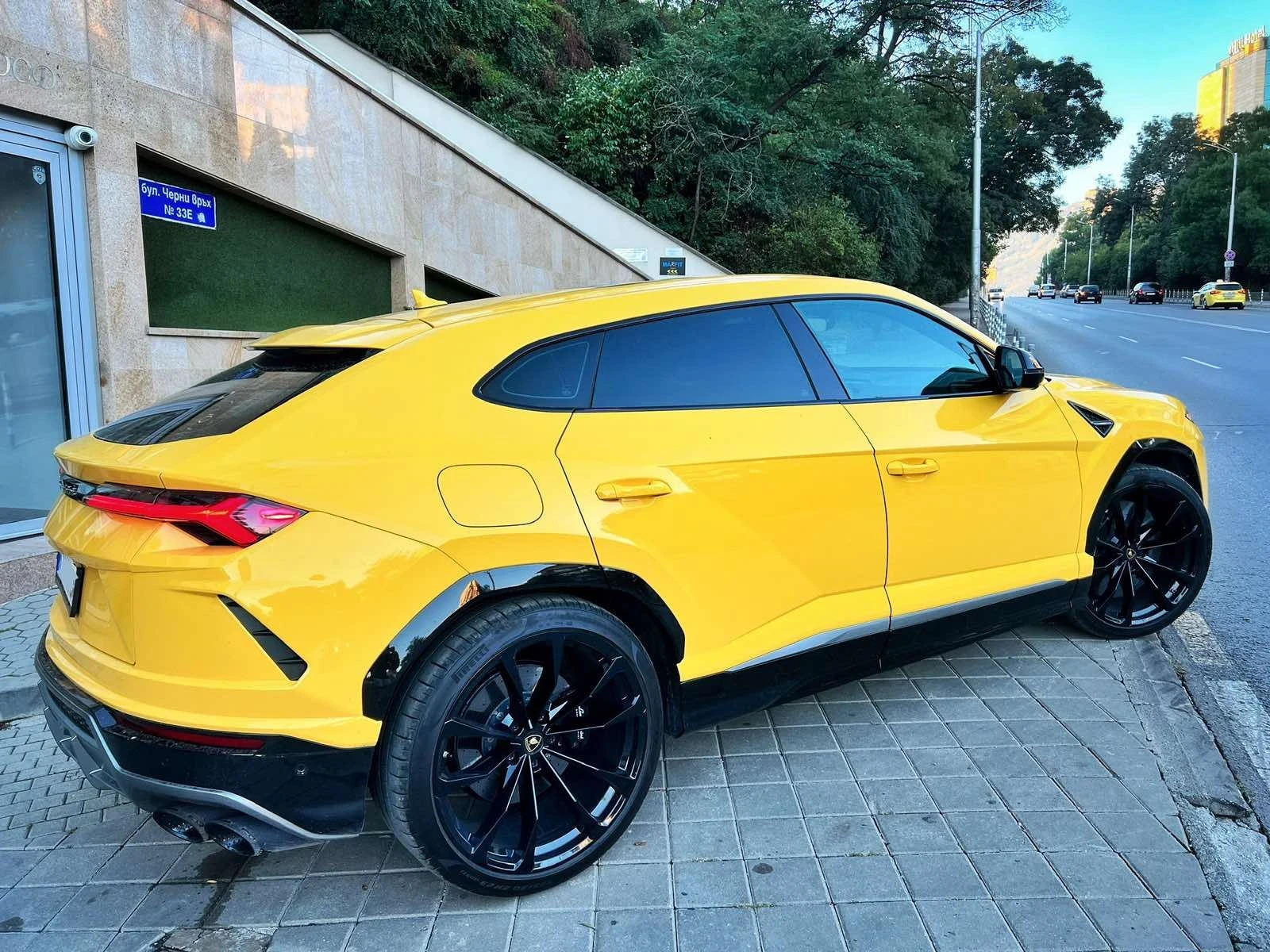 Lamborghini Urus  - изображение 2