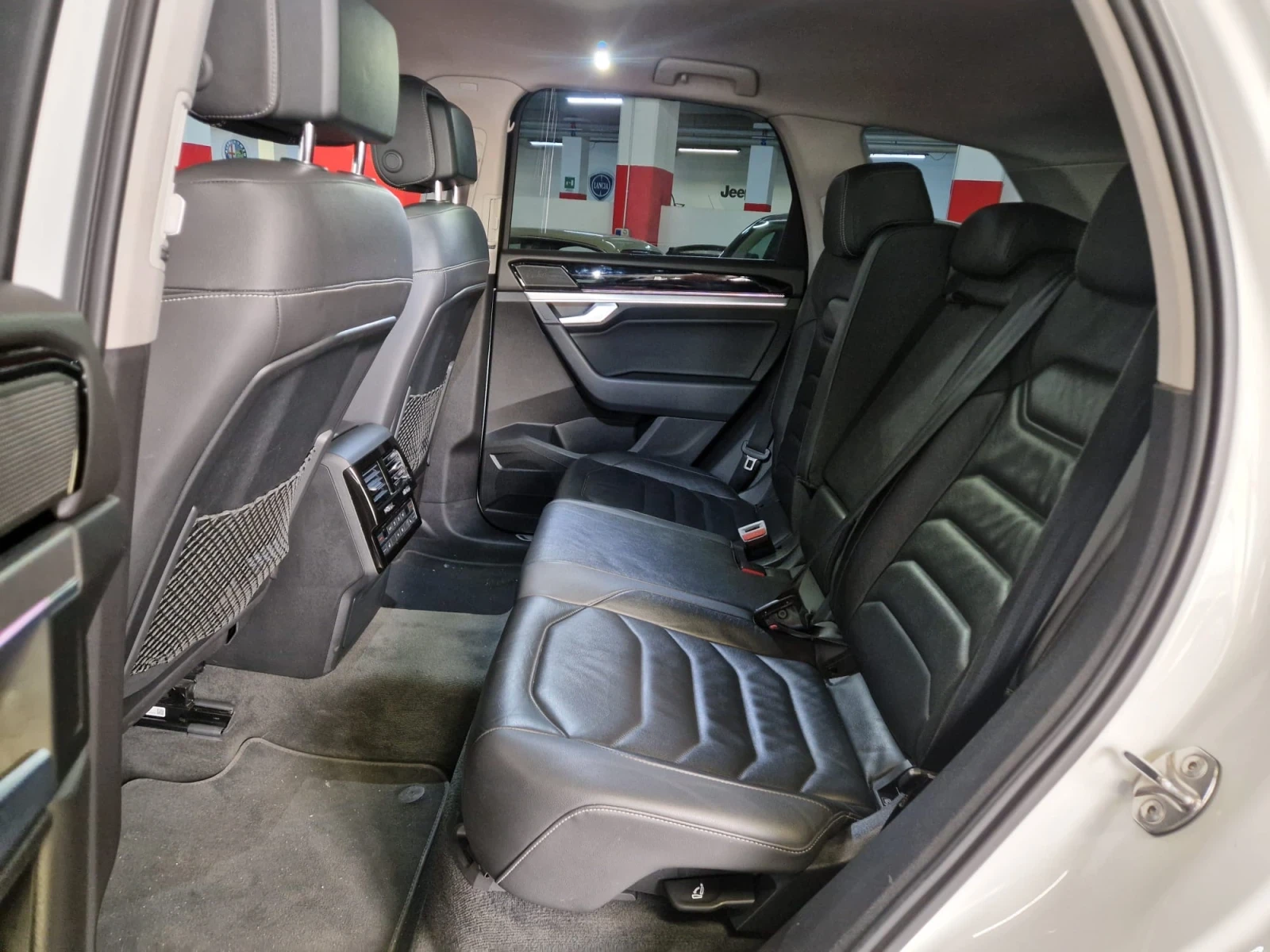 VW Touareg  3.0 V6 TDI SCR Advanced, снимка 7 - Автомобили и джипове - 54010462