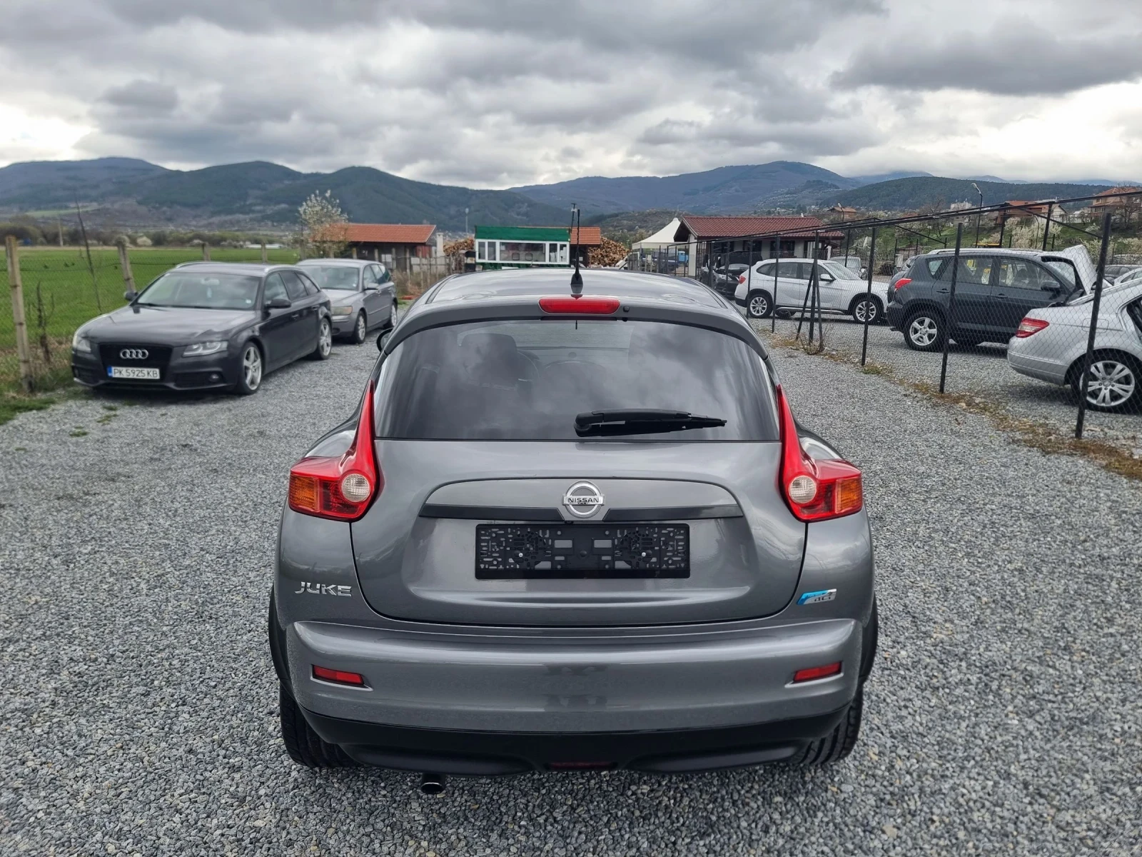 Nissan Juke, снимка 5 - Автомобили и джипове - 54088765