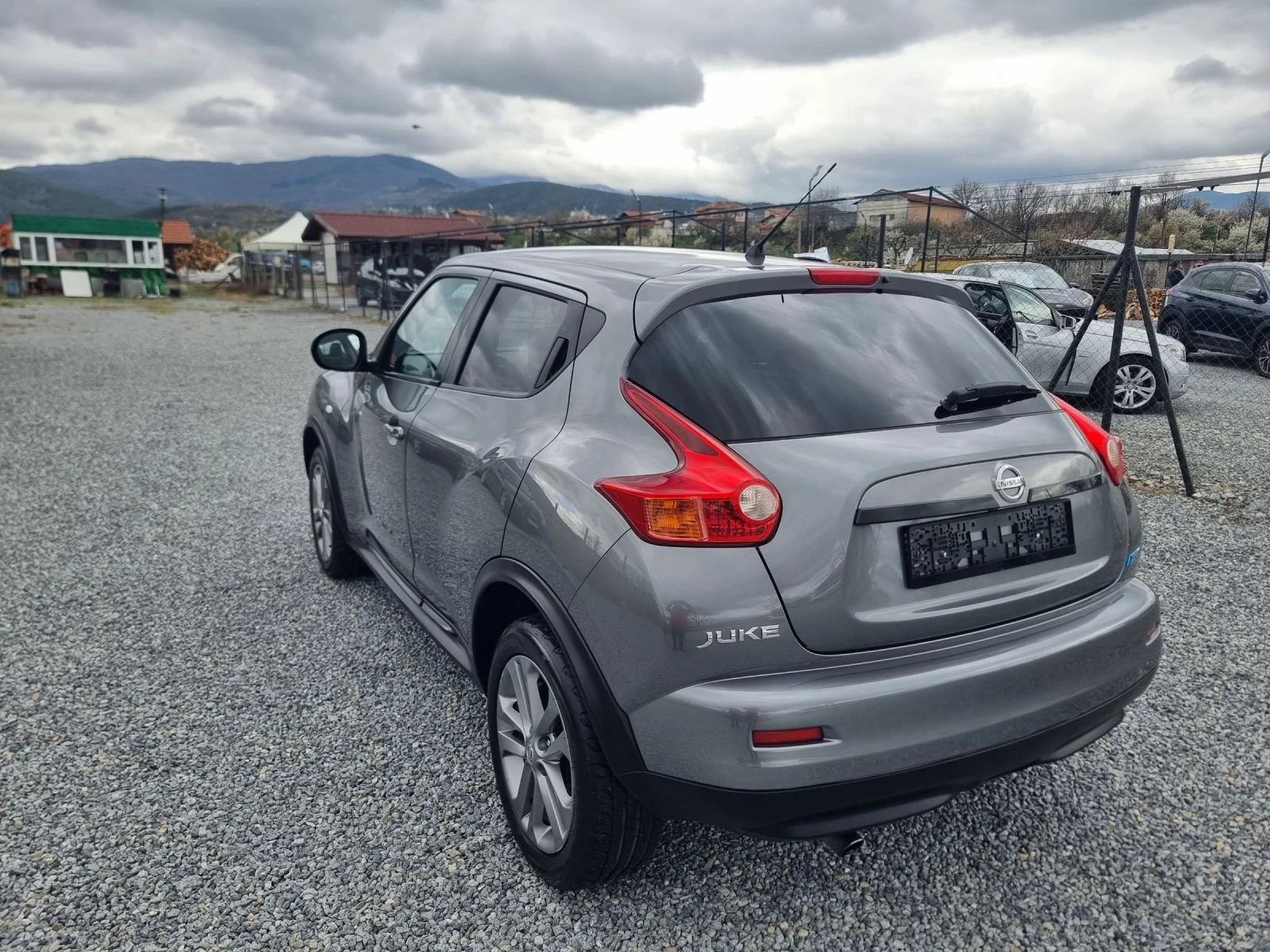 Nissan Juke, снимка 6 - Автомобили и джипове - 54088765