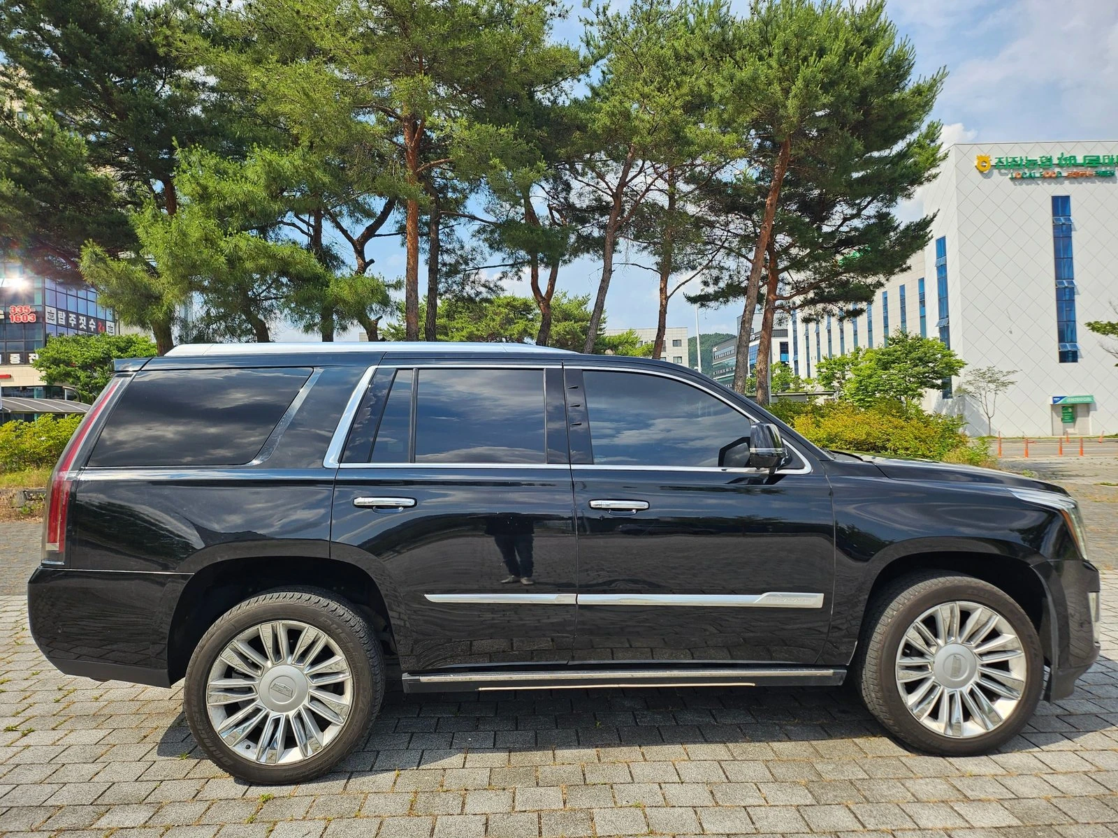 Cadillac Escalade 6.2* ЛЮК* HUD* 360* ПОДГРЕВ ВОЛАН* КРАЙНА ЦЕНА, снимка 5 - Автомобили и джипове - 55348450