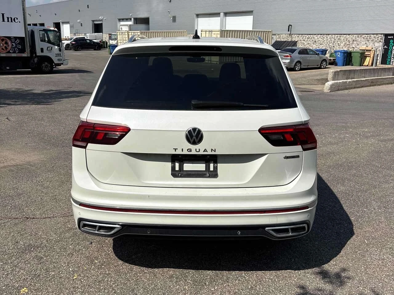 VW Tiguan Highline R Line / 360 / FENDER / ОБДУХВАНЕ, снимка 4 - Автомобили и джипове - 55507493