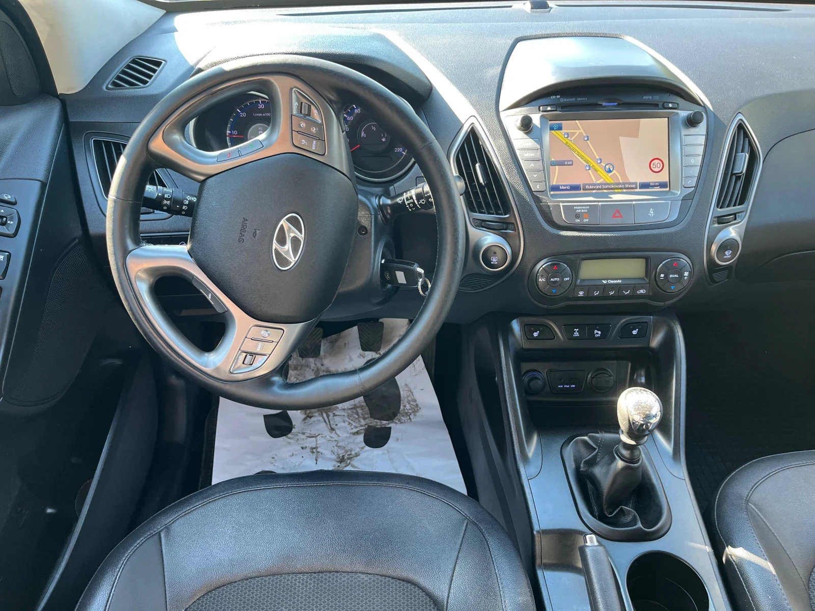 Hyundai IX35 2.0 CRDI / SPORT / 4x4, снимка 10 - Автомобили и джипове - 55667345