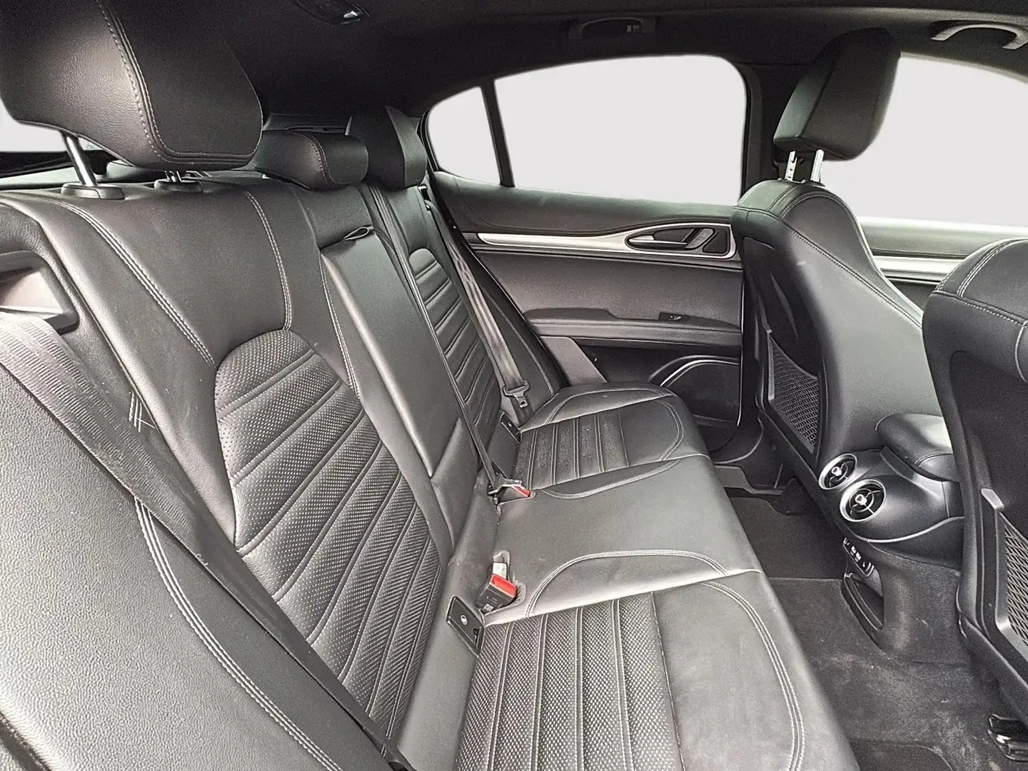 Alfa Romeo Stelvio VELOCE Q4 ЦЕНА ДО БЪЛГАРИЯ АВТОКРЕДИТ, снимка 17 - Автомобили и джипове - 55752559