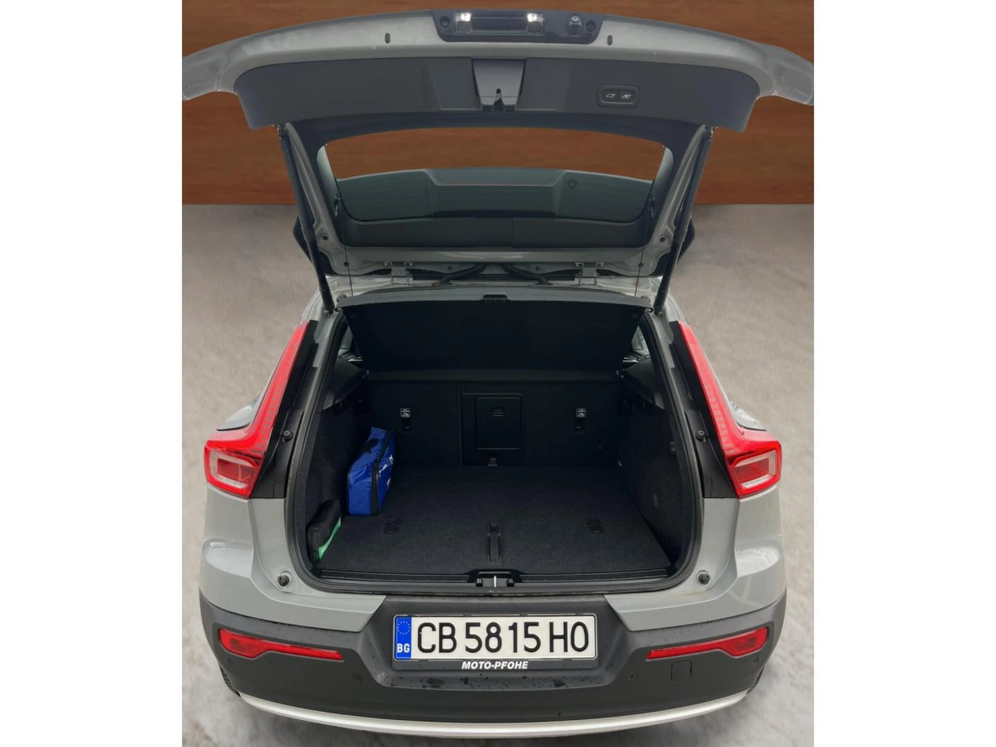 Volvo XC40 Mild hybrid 2.0L, снимка 12 - Автомобили и джипове - 56301153