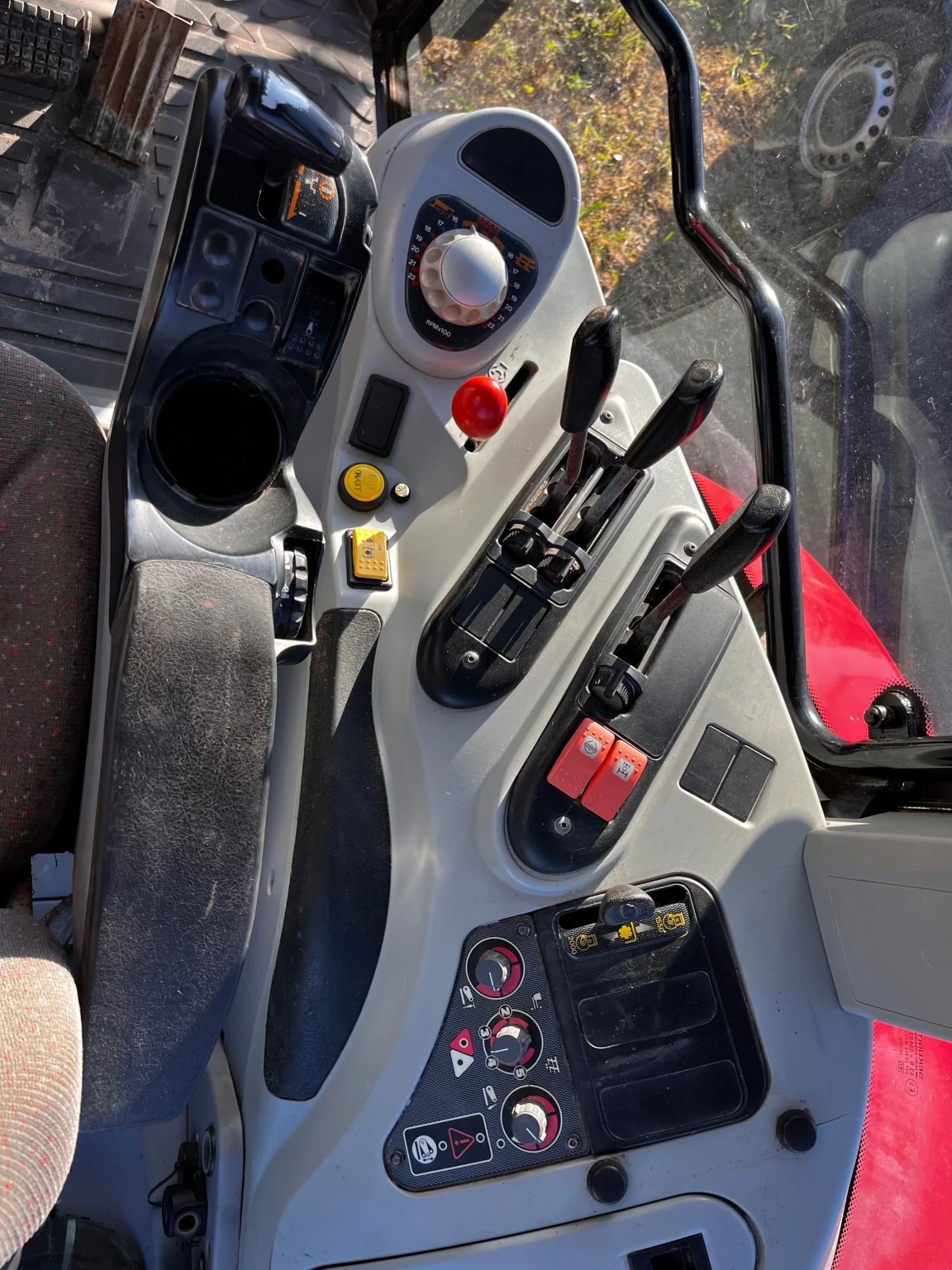 Трактор Massey Ferguson 6480, снимка 11 - Селскостопанска техника - 54325676