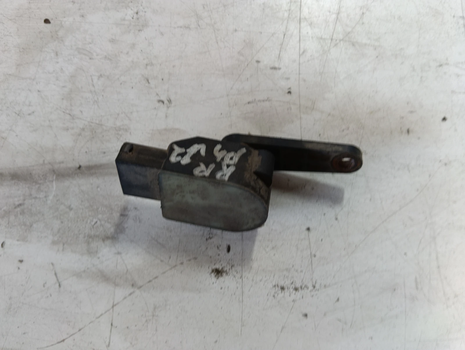 датчик окачване заден десен 4E0907503C VW Phaeton