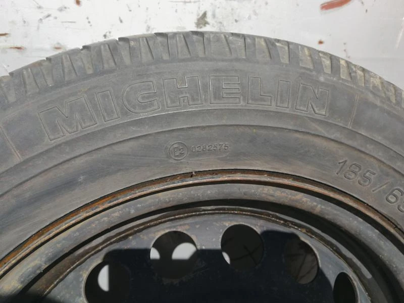 Гуми с джанти Michelin 185/65R15, снимка 4 - Гуми и джанти - 45863941