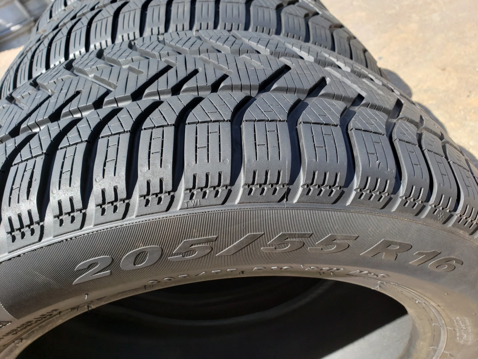 Гуми Зимни 205/55R16, снимка 3 - Гуми и джанти - 55977355