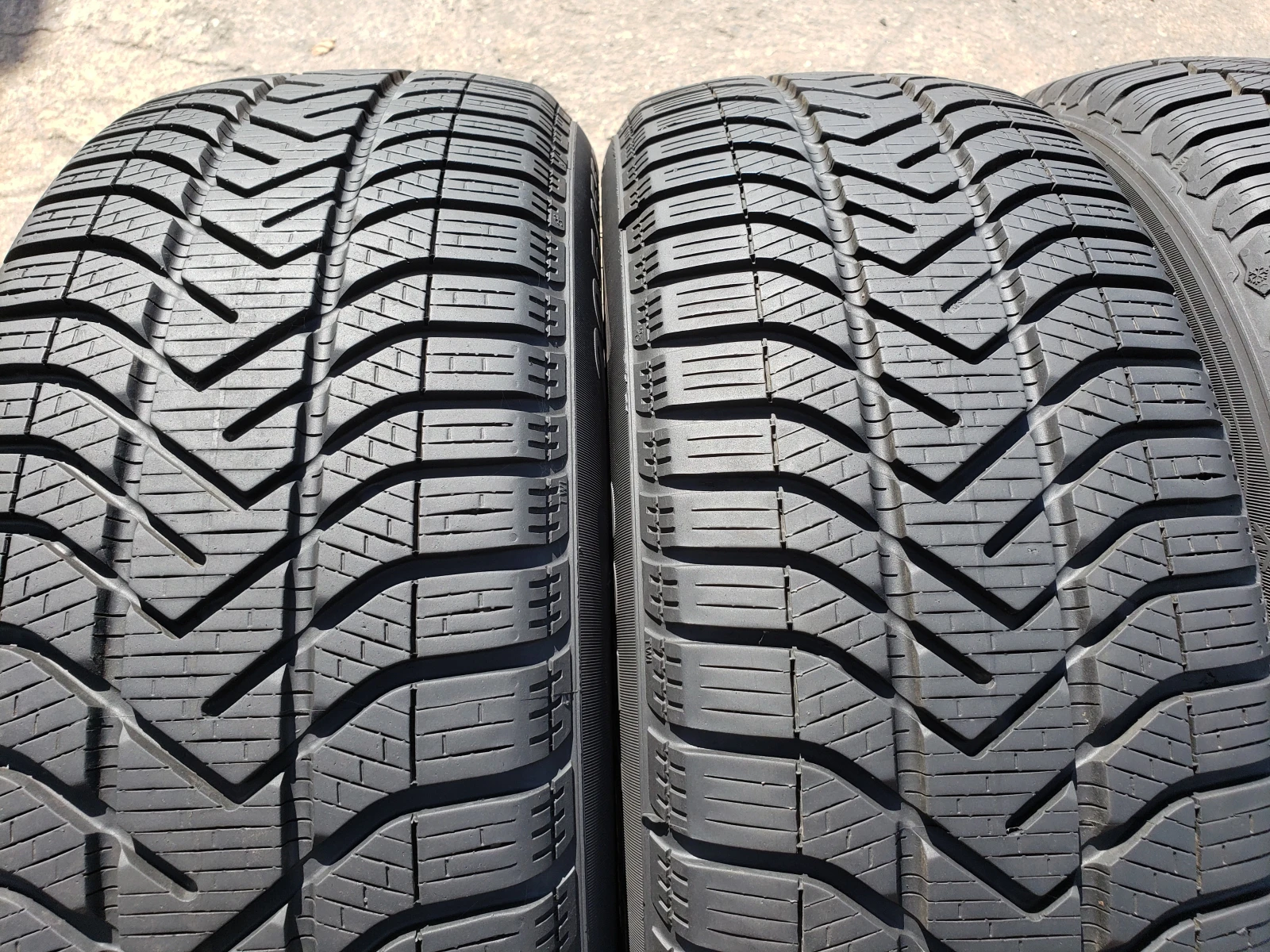 Гуми Зимни 205/55R16, снимка 2 - Гуми и джанти - 55977355
