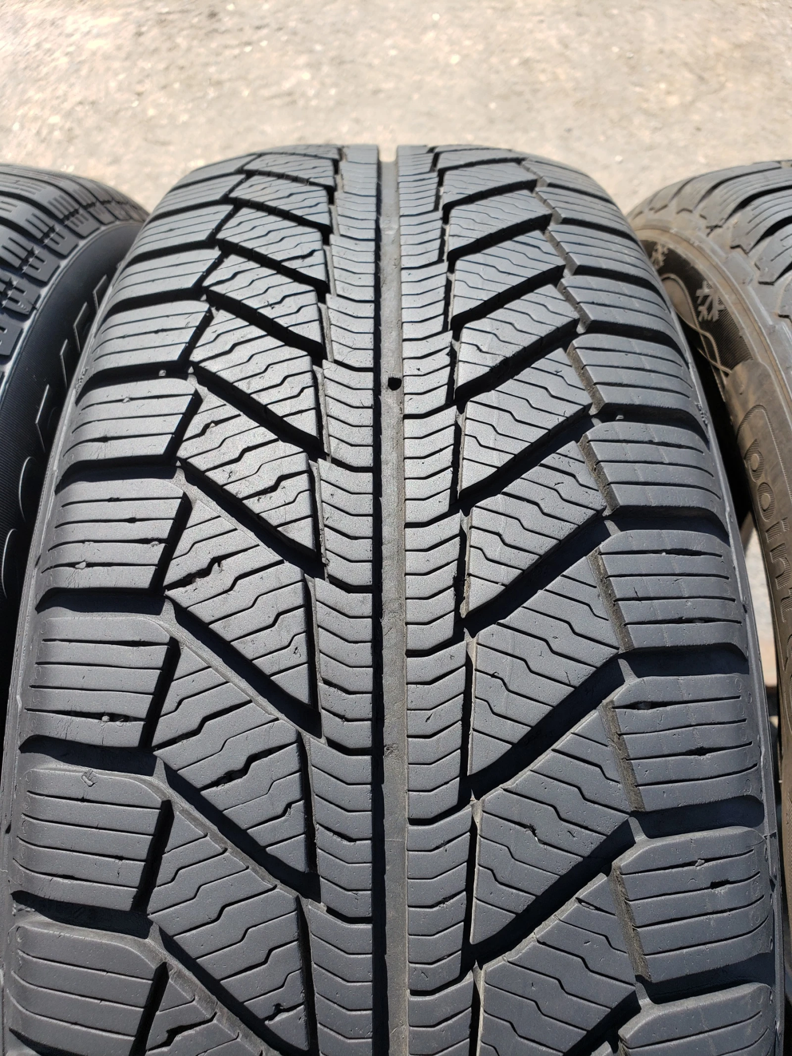 Гуми Зимни 205/55R16, снимка 7 - Гуми и джанти - 55977355