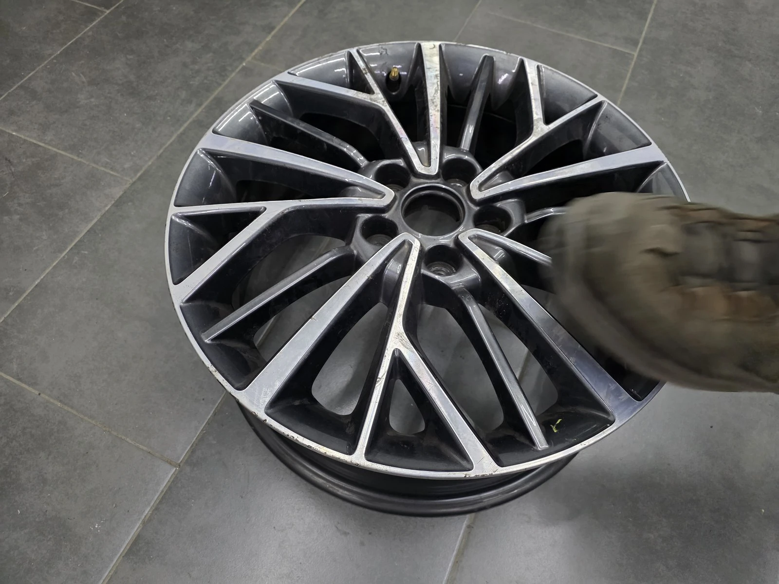 Джанти за Hyundai, снимка 2 - Гуми и джанти - 56725280