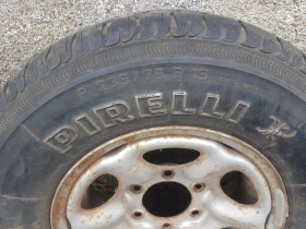 Гуми с джанти Pirelli 235/75R15, снимка 2 - Гуми и джанти - 47093567