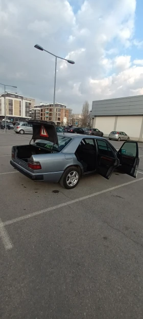 Mercedes-Benz 124 200E, снимка 5