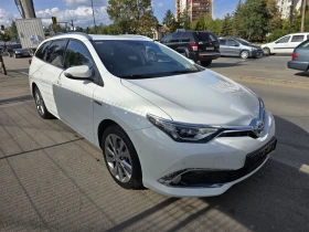 Toyota Auris 1.8 HYBRID, снимка 3