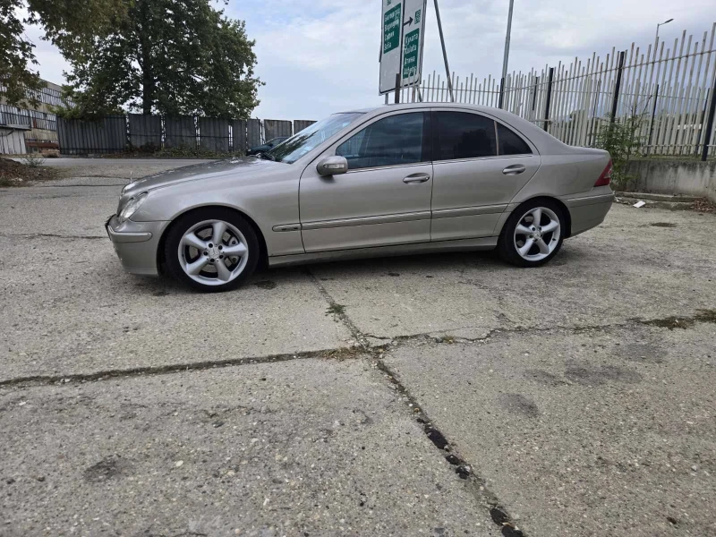 Mercedes-Benz C 220, снимка 8 - Автомобили и джипове - 47528826