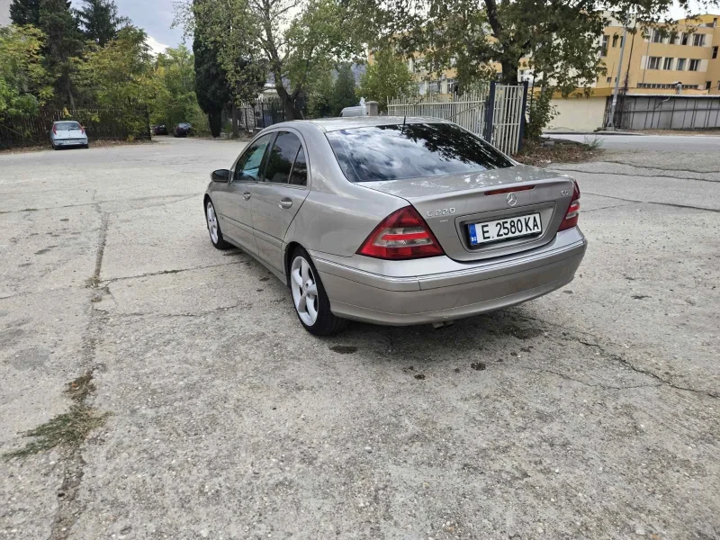 Mercedes-Benz C 220, снимка 5 - Автомобили и джипове - 47528826