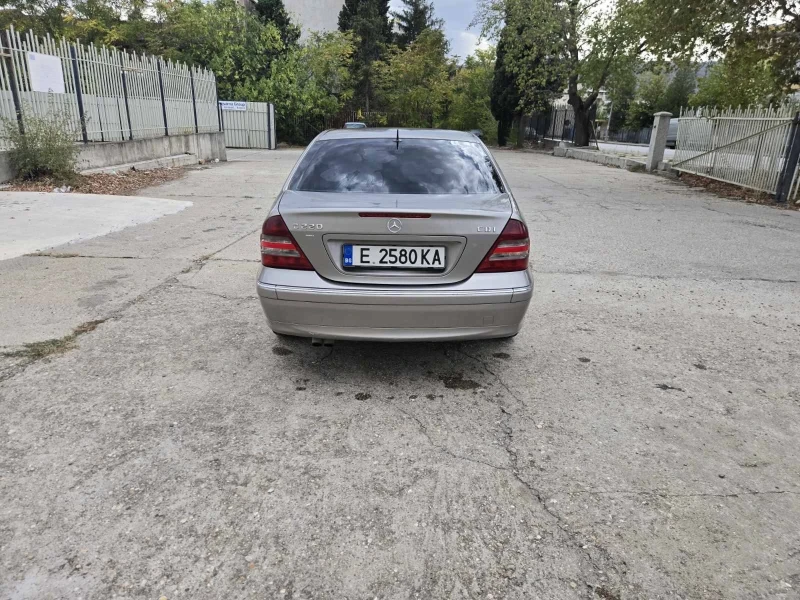 Mercedes-Benz C 220, снимка 6 - Автомобили и джипове - 47528826