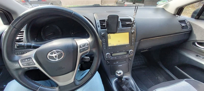 Toyota Avensis, снимка 12 - Автомобили и джипове - 48002689