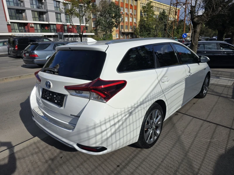 Toyota Auris 1.8 HYBRID, снимка 4 - Автомобили и джипове - 49376066