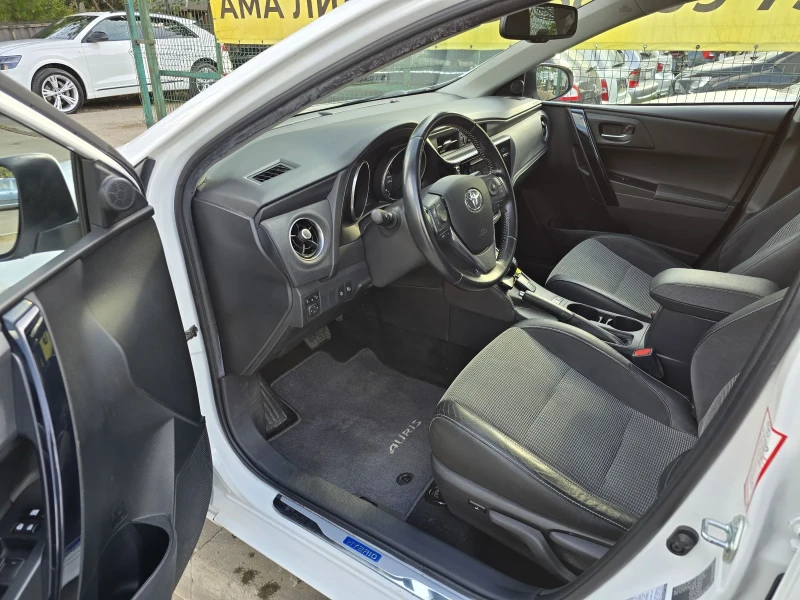 Toyota Auris 1.8 HYBRID, снимка 7 - Автомобили и джипове - 49376066