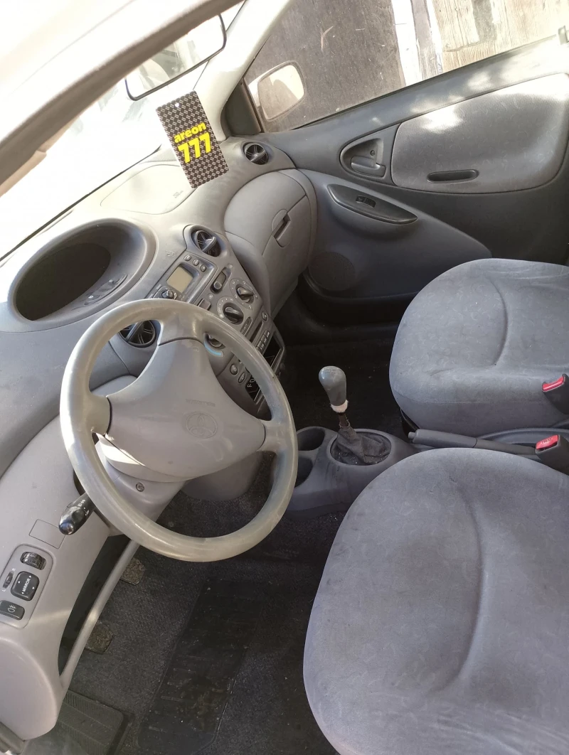 Toyota Yaris 1.0 Бензин, снимка 5 - Автомобили и джипове - 50541778