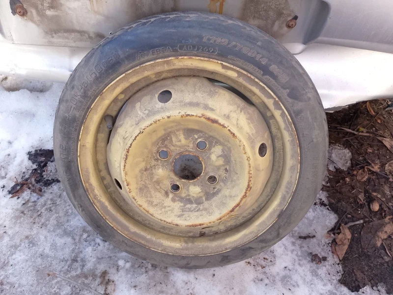 Toyota Yaris 1.0 Бензин, снимка 9 - Автомобили и джипове - 50541778