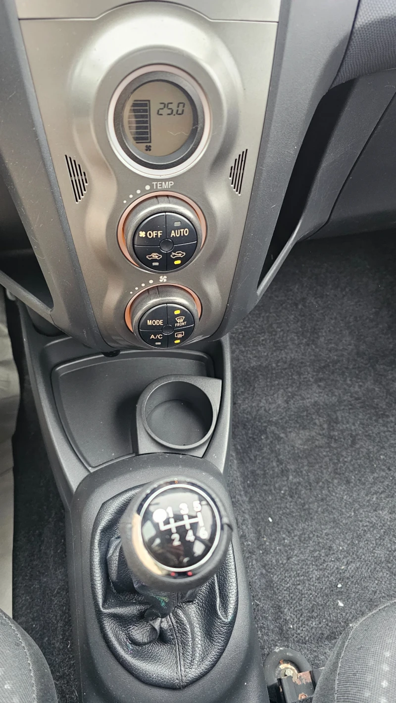 Toyota Yaris 1.4D4D---EVRO 5, снимка 9 - Автомобили и джипове - 52057584