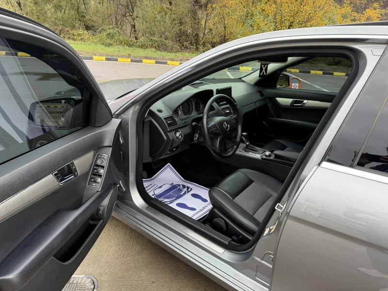 Mercedes-Benz C 320 Напълно обслужена!!!, снимка 7 - Автомобили и джипове - 52427061